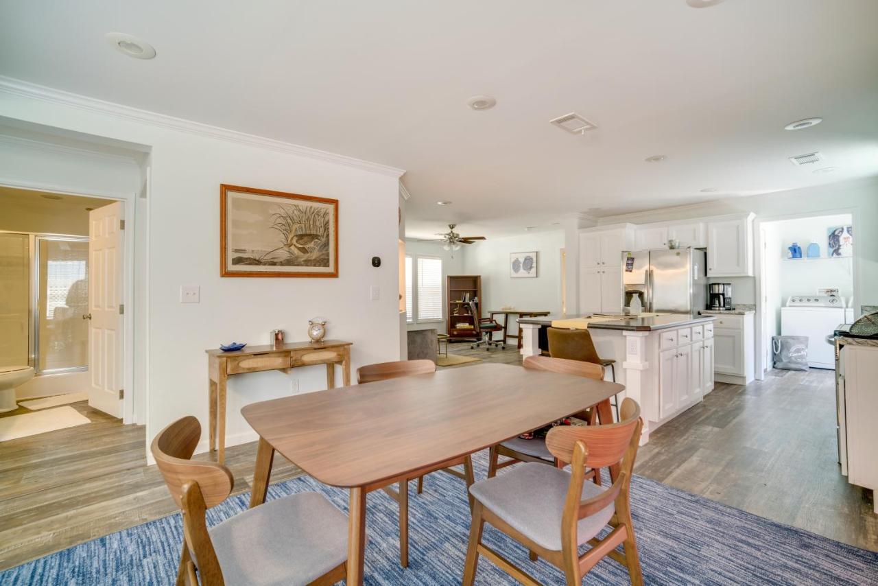 Charleston Home With Porch - 3 Mi To Folly Beach! エクステリア 写真